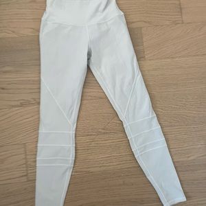 Alo leggings size small. Barely worn